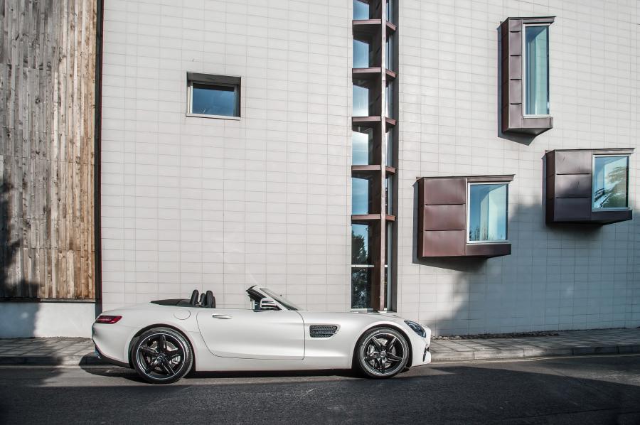  Mercedes-AMG GT Roadster 2017 года  (UK) (фото 17 из 40)